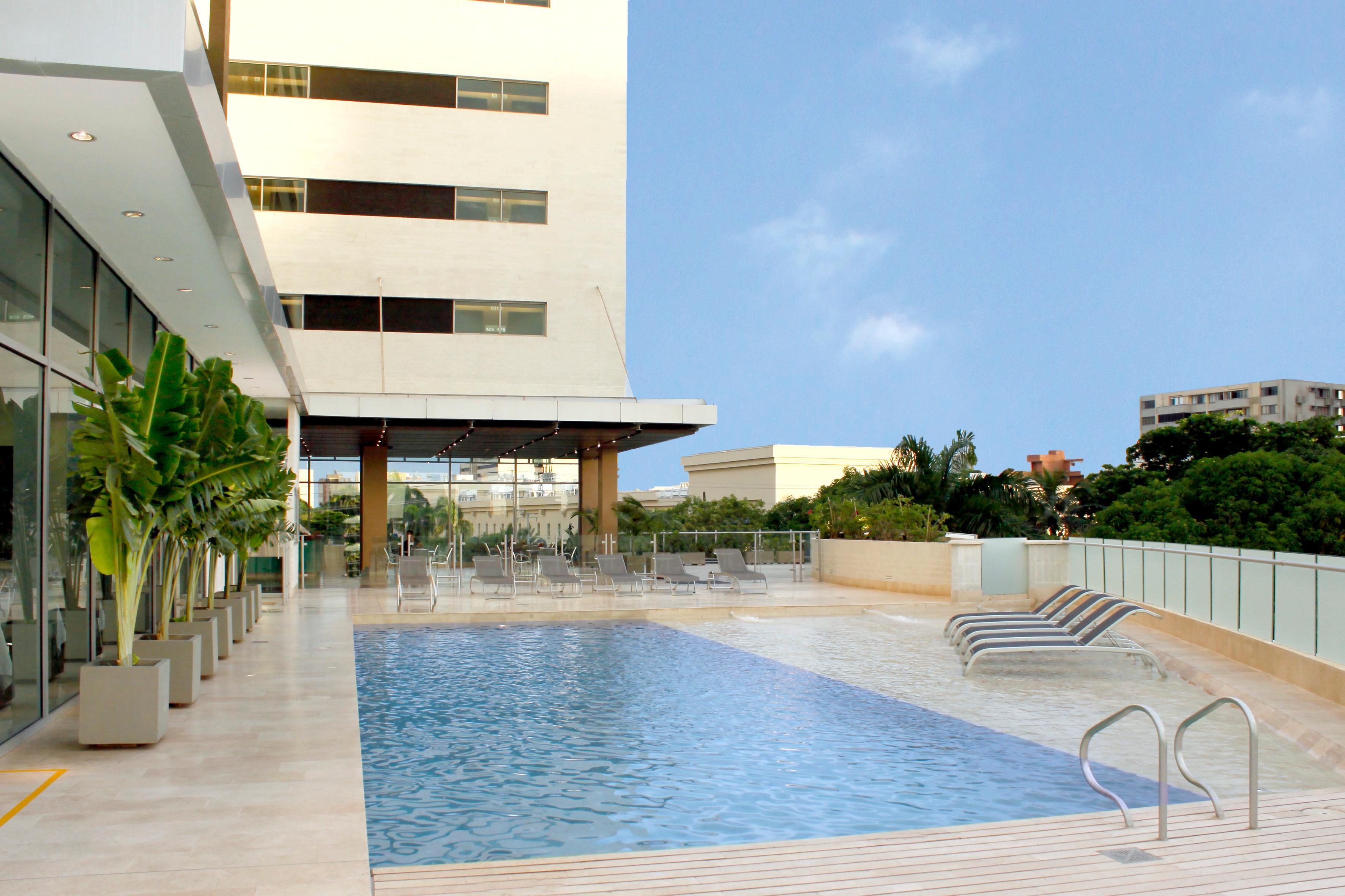 Estelar Alto Prado Barranquilla  Bagian luar foto The pool at the rooftop