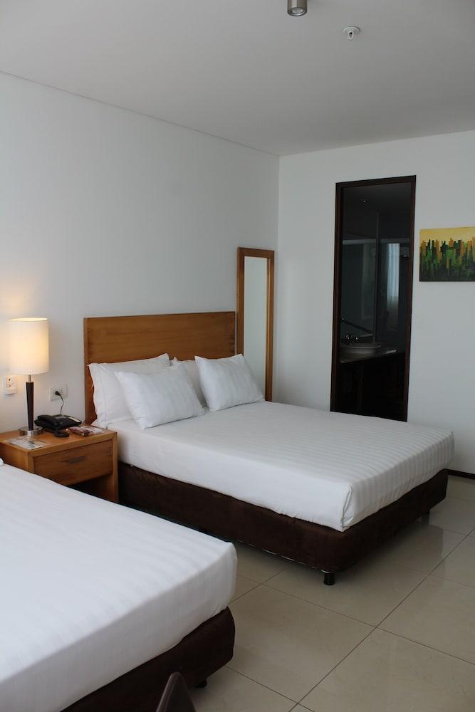 Estelar Alto Prado Barranquilla  Bagian luar foto A bedroom at the hotel