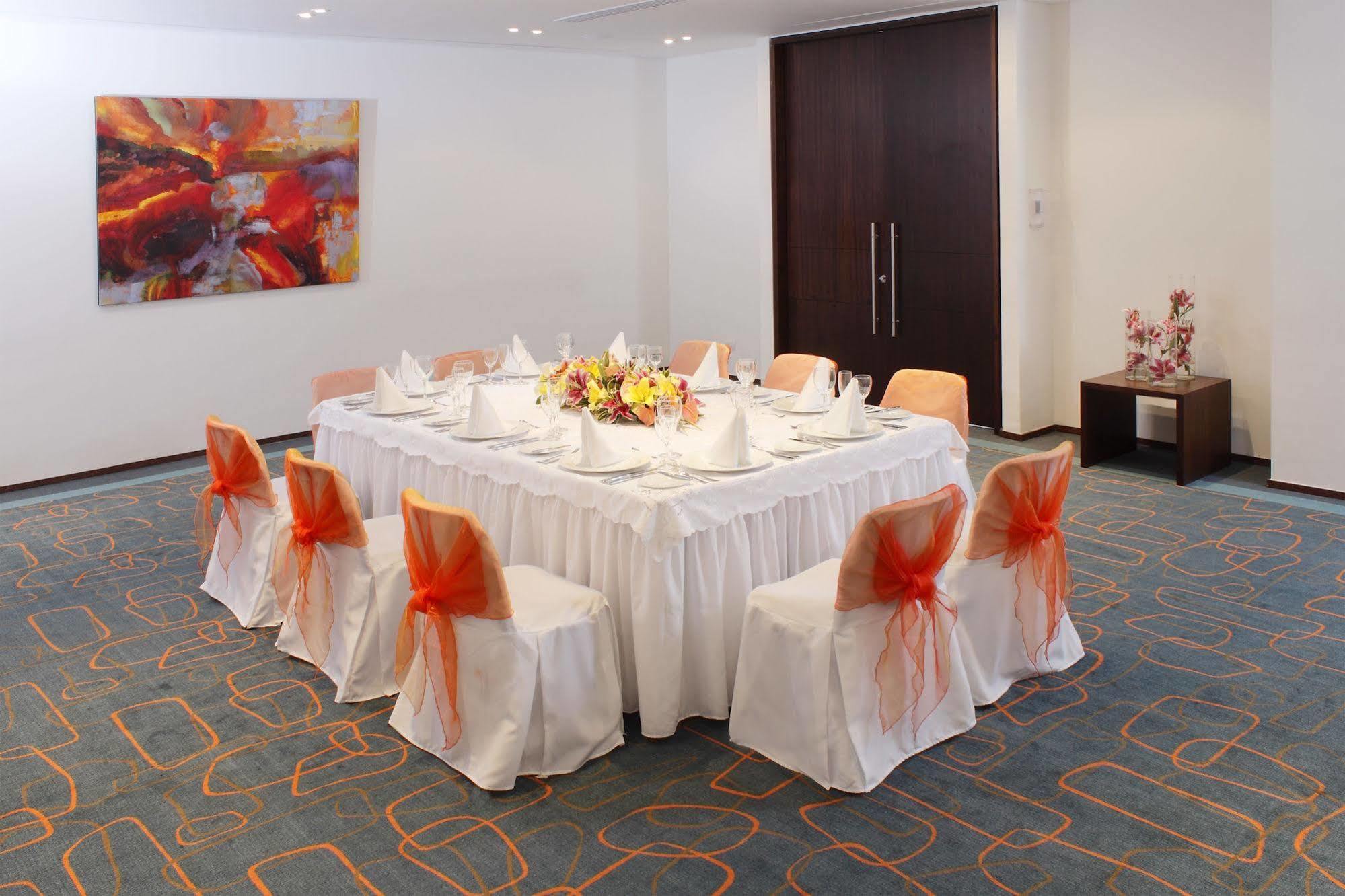 Estelar Alto Prado Barranquilla  Bagian luar foto A table set for a formal dinner